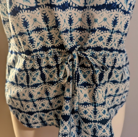 | Banana Republic | Sleeveless Blouse | S - Picture 4 of 10